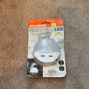 White LED Night Light with USB Charging Hub